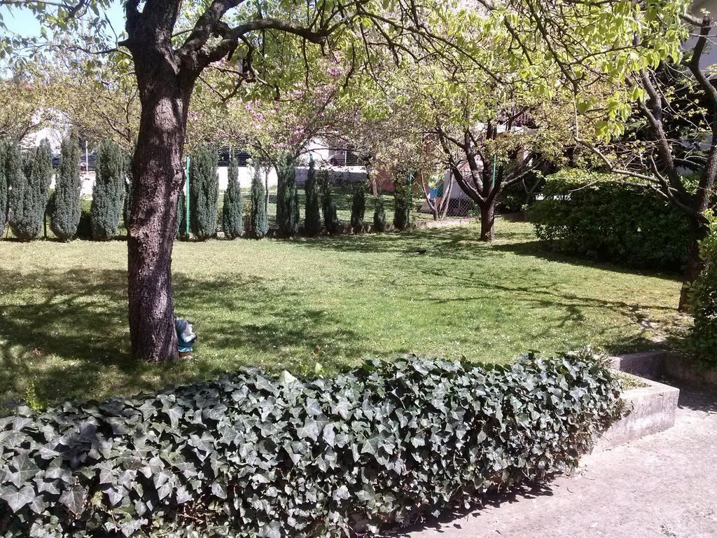Apartments Garden ซาเกร็บ ภายนอก รูปภาพ